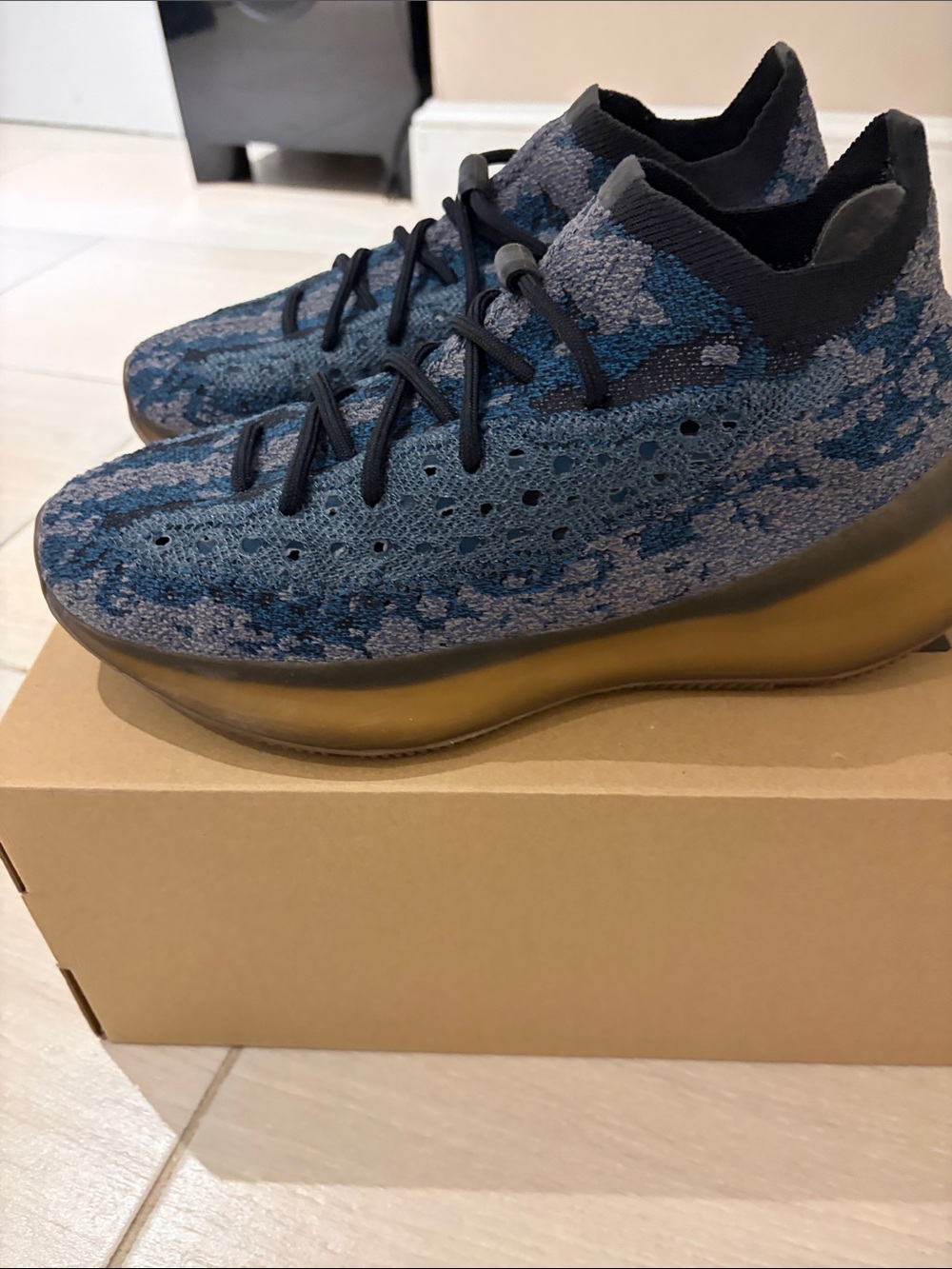 Yeezy sneakers in blue, gray and black - Picture 5 of 5